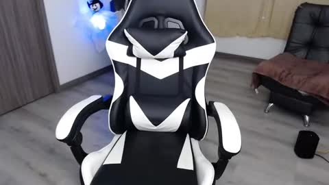 Snapshot of little_amy__ chatting on October 25, 12:18 am Amelie online show from October 25, 12:18 am