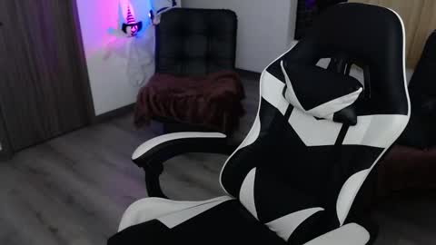 Snapshot of little_amy__ chatting on October 30, 4:25 am Amelie online show from October 30, 4:25 am