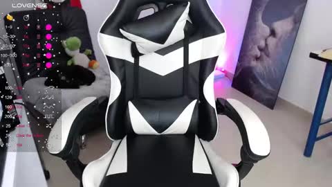 Snapshot of little_amy__ chatting on February 19, 1:23 am Amelie online show from February 19, 1:23 am