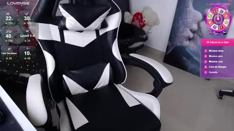 Snapshot of little_amy__ chatting on April 14, 3:29 pm Amelie online show from April 14, 3:29 pm