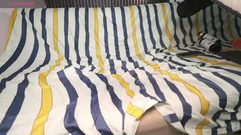 Snapshot of little_bear00 chatting on May 5, 11:46 pm Little bear - give my room a like thanks. online show from May 5, 11:46 pm