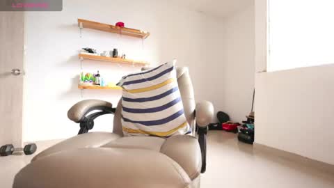 Snapshot of little_bear00 chatting on June 15, 1:02 pm Little bear - give my room a like thanks. online show from June 15, 1:02 pm