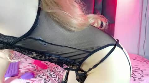 Snapshot of little_bonniie chatting on June 7, 7:50 pm little_bonniie online show from June 7, 7:50 pm