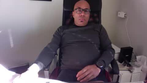 Snapshot of little_buddha chatting on November 4, 12:15 pm Pure Black Power online show from November 4, 12:15 pm