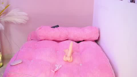 Snapshot of little_effy18_ chatting on December 14, 3:18 am Little Effy online show from December 14, 3:18 am