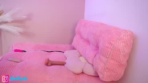 Snapshot of little_effy18_ chatting on December 18, 5:59 am Little Effy online show from December 18, 5:59 am