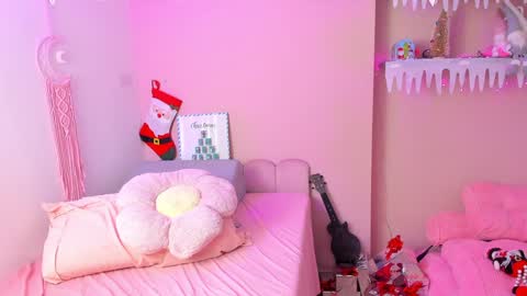 Snapshot of little_effy18_ chatting on December 22, 5:23 am Little Effy online show from December 22, 5:23 am