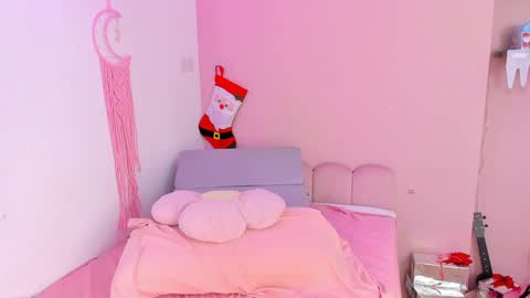 Snapshot of little_effy18_ chatting on December 26, 12:36 am Little Effy online show from December 26, 12:36 am