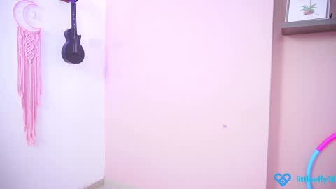 Snapshot of little_effy18_ chatting on February 3, 11:36 pm Little Effy online show from February 3, 11:36 pm