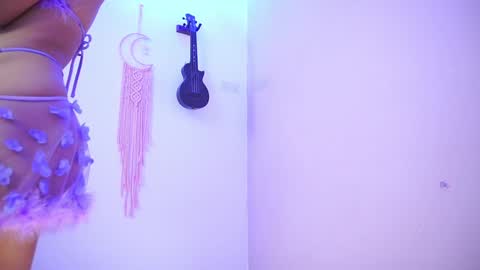 Snapshot of little_effy18_ chatting on February 7, 8:42 pm Little Effy online show from February 7, 8:42 pm