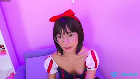 Snapshot of little_effy18_ chatting on March 11, 8:20 pm Little Effy online show from March 11, 8:20 pm