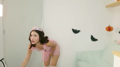 Snapshot of little_effy18_ chatting on October 14, 11:27 pm Little Effy online show from October 14, 11:27 pm