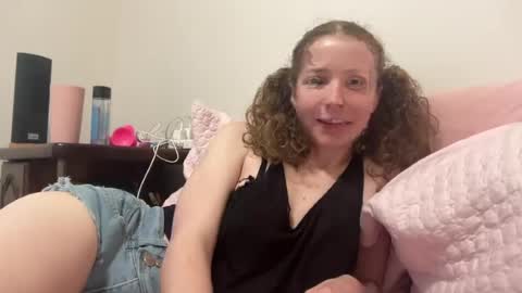 Snapshot of little_kiity_chloe chatting on June 12, 4:50 pm Kitty Chloe and Tamer online show from June 12, 4:50 pm