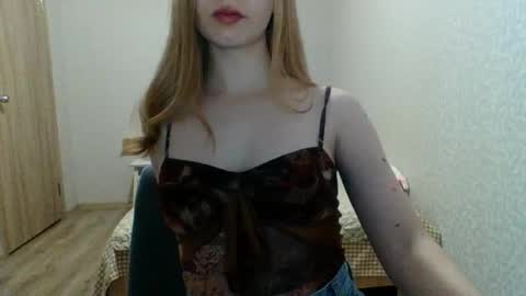 Snapshot of little_mariaa chatting on September 15, 5:02 pm Maria online show from September 15, 5:02 pm