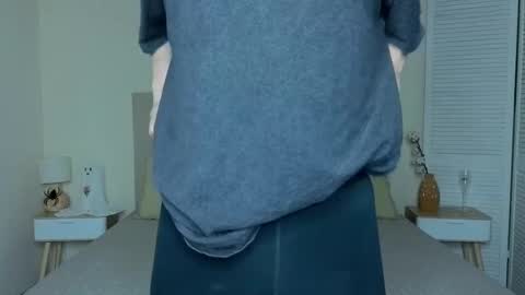 Snapshot of little_mollee chatting on November 10, 9:47 pm little_mollee online show from November 10, 9:47 pm