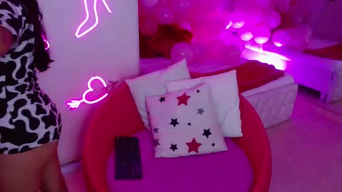 Snapshot of little_paulette chatting on November 22, 4:33 am Paulette online show from November 22, 4:33 am