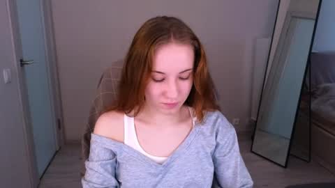 Snapshot of little_pretty_woman chatting on April 7, 2:50 pm little_pretty_woman online show from April 7, 2:50 pm