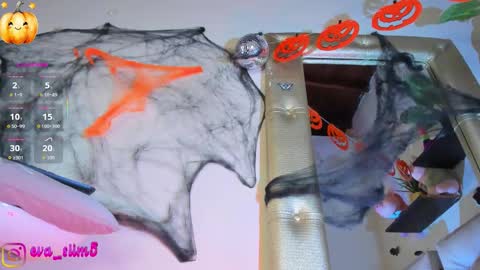 Snapshot of little_red_18 chatting on October 30, 7:58 pm Eva online show from October 30, 7:58 pm