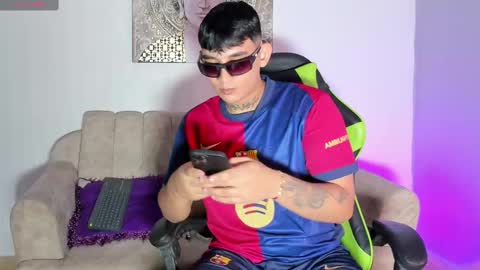 SAM HOFFMAN online show from December 11, 11:30 am