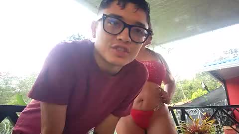 Snapshot of little_sharol1 chatting on December 17, 3:18 pm Anita and her friends online show from December 17, 3:18 pm