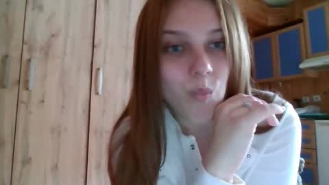 little_shygirl_ online show from October 24, 11:39 am