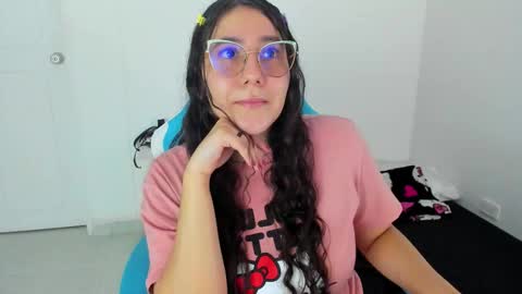 Snapshot of little_sparkles_0f_l0v3 chatting on November 24, 11:04 pm Laire online show from November 24, 11:04 pm