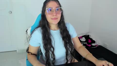 Snapshot of little_sparkles_0f_l0v3 chatting on November 28, 10:01 pm Laire online show from November 28, 10:01 pm