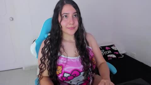 Snapshot of little_sparkles_0f_l0v3 chatting on December 1, 9:53 pm Laire online show from December 1, 9:53 pm