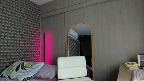 alex online show from February 4, 9:48 am