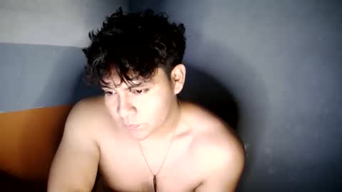 Snapshot of little_swettt chatting on November 18, 9:47 am you can call me little online show from November 18, 9:47 am