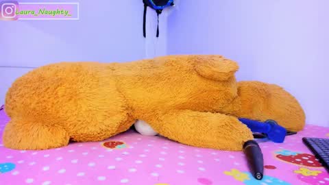 Snapshot of little_tatis chatting on December 17, 6:42 pm Im Laura. buy my contentcompra mi contenido offline  online show from December 17, 6:42 pm