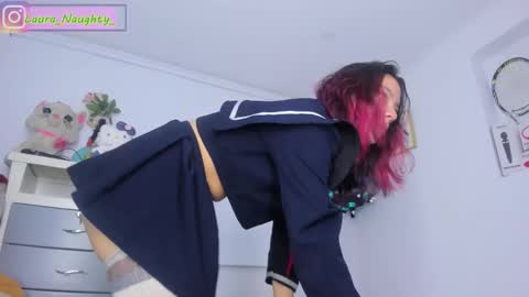 Snapshot of little_tatis chatting on January 13, 8:26 am Im Laura. buy my contentcompra mi contenido offline  online show from January 13, 8:26 am