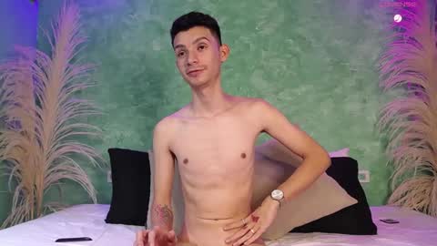 Snapshot of little_twiink chatting on March 6, 5:54 pm Juan Ferrer online show from March 6, 5:54 pm