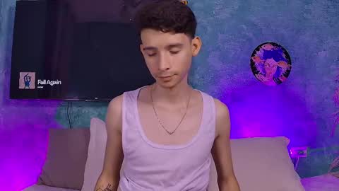 Snapshot of little_twiink chatting on November 15, 11:10 pm Juan Ferrer online show from November 15, 11:10 pm