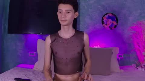 Snapshot of little_twiink chatting on November 27, 12:24 am Juan Ferrer online show from November 27, 12:24 am