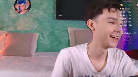 Snapshot of little_twiink chatting on December 3, 1:24 am Juan Ferrer online show from December 3, 1:24 am