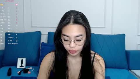 Snapshot of little_v1rgin_angel chatting on December 21, 9:27 am Kwan online show from December 21, 9:27 am