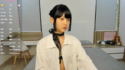 Yena and Gabby online show from April 26, 6:27 pm