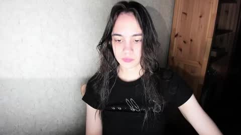 Snapshot of littleashleyy chatting on December 20, 12:34 pm littleashleyy online show from December 20, 12:34 pm