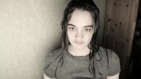 Snapshot of littleashleyy chatting on December 22, 1:19 pm littleashleyy online show from December 22, 1:19 pm