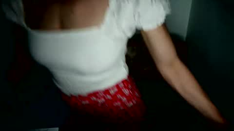 Snapshot of littleaura chatting on April 26, 6:38 pm LittleAura online show from April 26, 6:38 pm