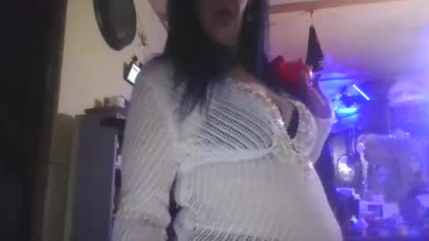 Snapshot of littlebigsquirt7945 chatting on November 7, 5:07 am Sady Jayne online show from November 7, 5:07 am