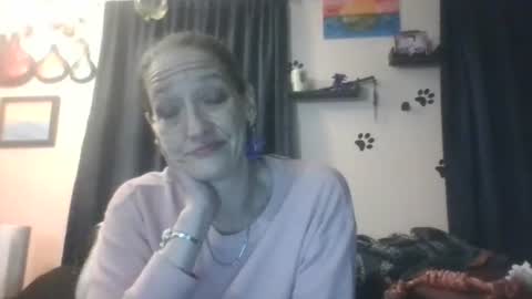 Snapshot of littlebigsquirt7945 chatting on December 23, 6:00 am Sady Jayne online show from December 23, 6:00 am