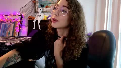 Snapshot of littledeathtrap chatting on September 27, 8:14 pm littledeathtrap online show from September 27, 8:14 pm