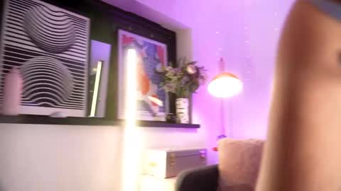 Snapshot of littlee33 chatting on May 29, 8:40 pm Emily Hill online show from May 29, 8:40 pm