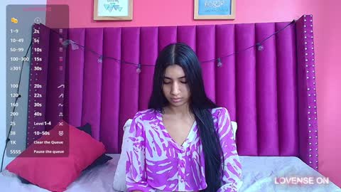 Snapshot of littlee_emilyy_ chatting on December 12, 6:53 pm Emily  online show from December 12, 6:53 pm