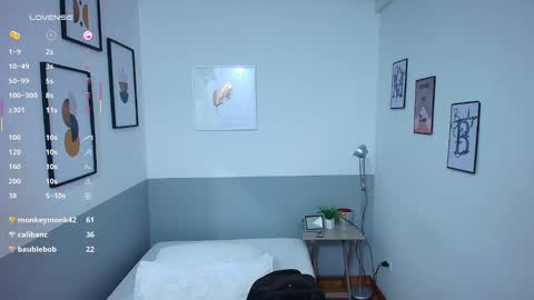 Snapshot of littlee_emilyy_ chatting on February 18, 2:59 am Emily  online show from February 18, 2:59 am