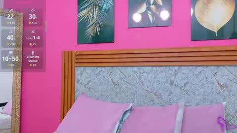 Snapshot of littlee_emilyy_ chatting on May 12, 12:46 pm Emily online show from May 12, 12:46 pm
