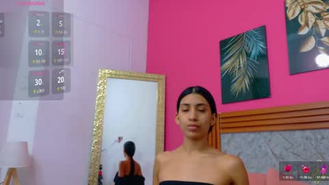 Snapshot of littlee_emilyy_ chatting on May 20, 1:06 pm Emily online show from May 20, 1:06 pm