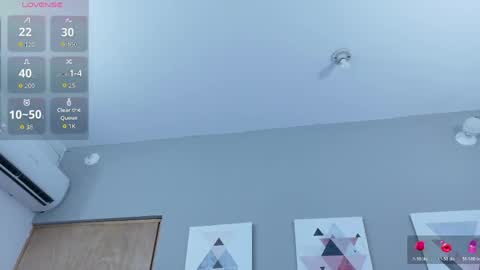 Snapshot of littlee_emilyy_ chatting on May 22, 2:51 am Emily online show from May 22, 2:51 am